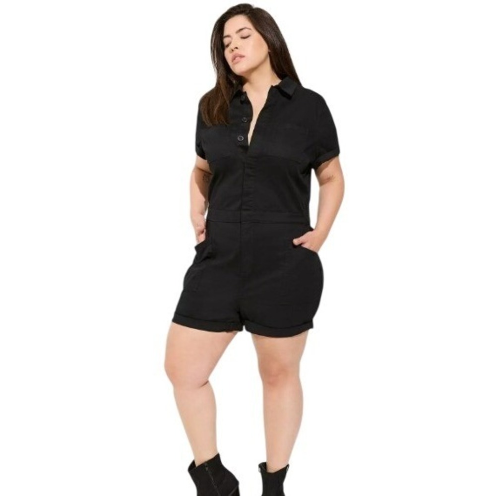 Torrid 8 Inch Lightweight Twill Jumper In Deep Black Sz 30 NWT